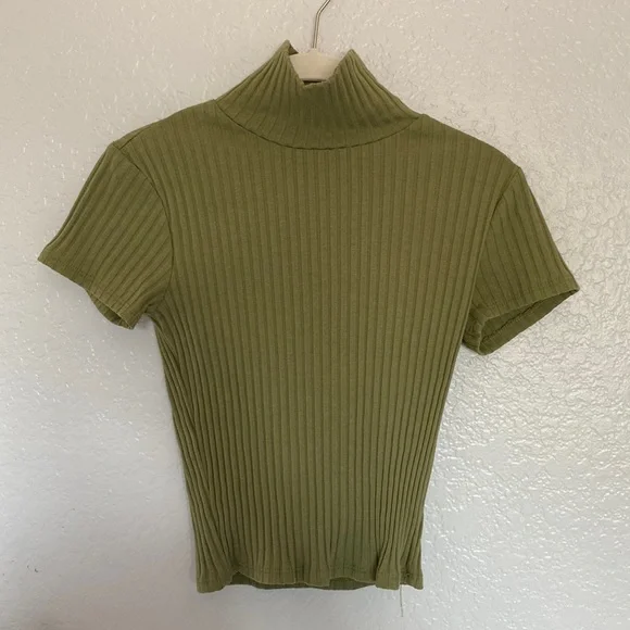 Hunter Green Turtleneck Crop Top - Picture 1 of 3